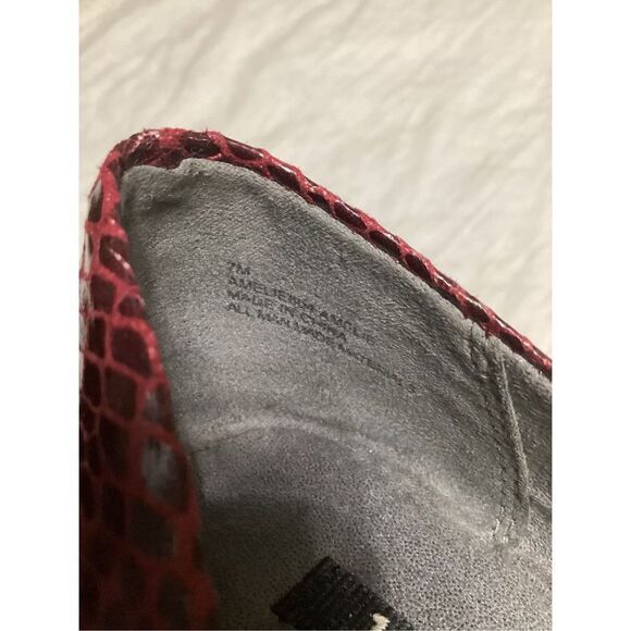 Libby Edelman Amelie Wine Ballet Flats 7 M - Picture 4 of 6